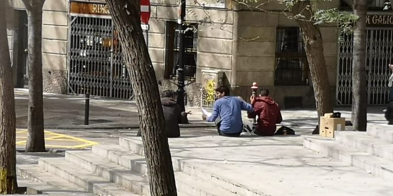 Personas sin hogar, cerca del paseo Lluís Companys / G.A