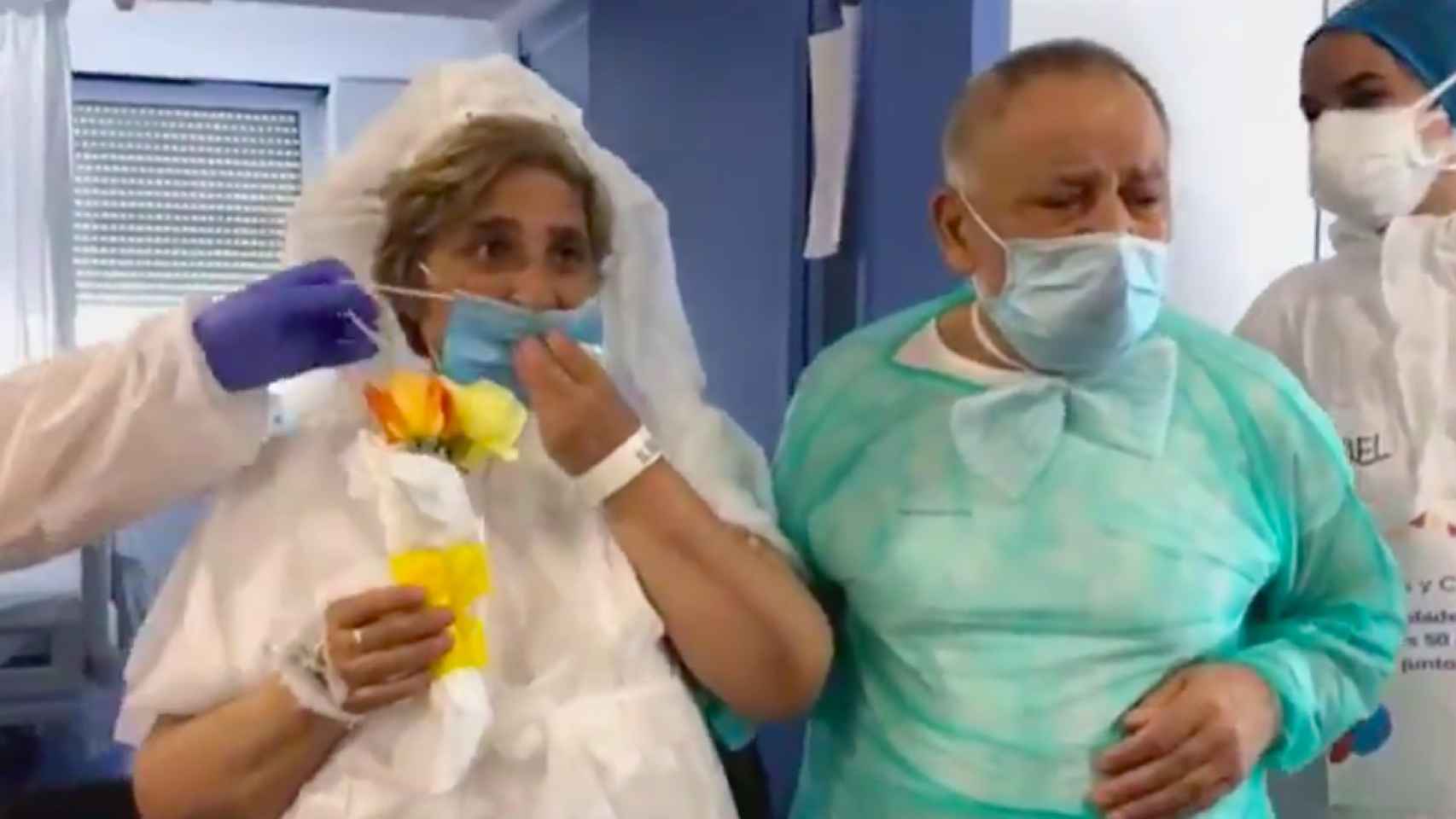 Una pareja celebra las bodas de oro en el Hospital del Mar