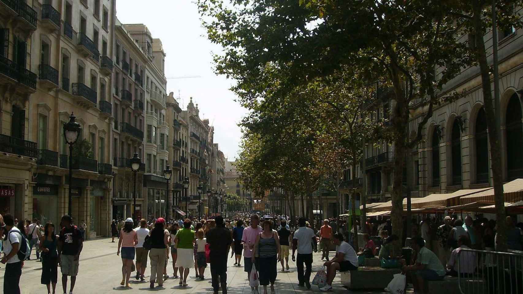 La calle Portal de l'Àngel, uno de los corazones comerciales de Barcelona
