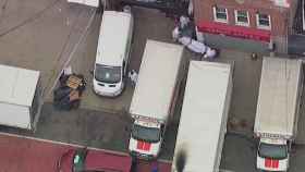 Las autoridades de Nueva York sacan cadáveres de los camiones / ABC7NY