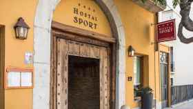 Imagen de la entrada del restaurante del Hostal Sport / HOSTAL SPORT