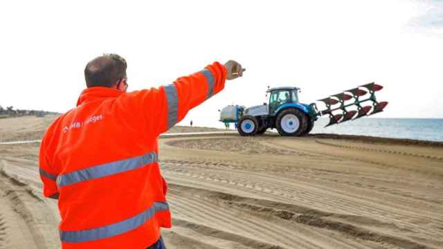 El AMB empieza los trabajos de acondicionamiento de las playas metropolitanas / AMB