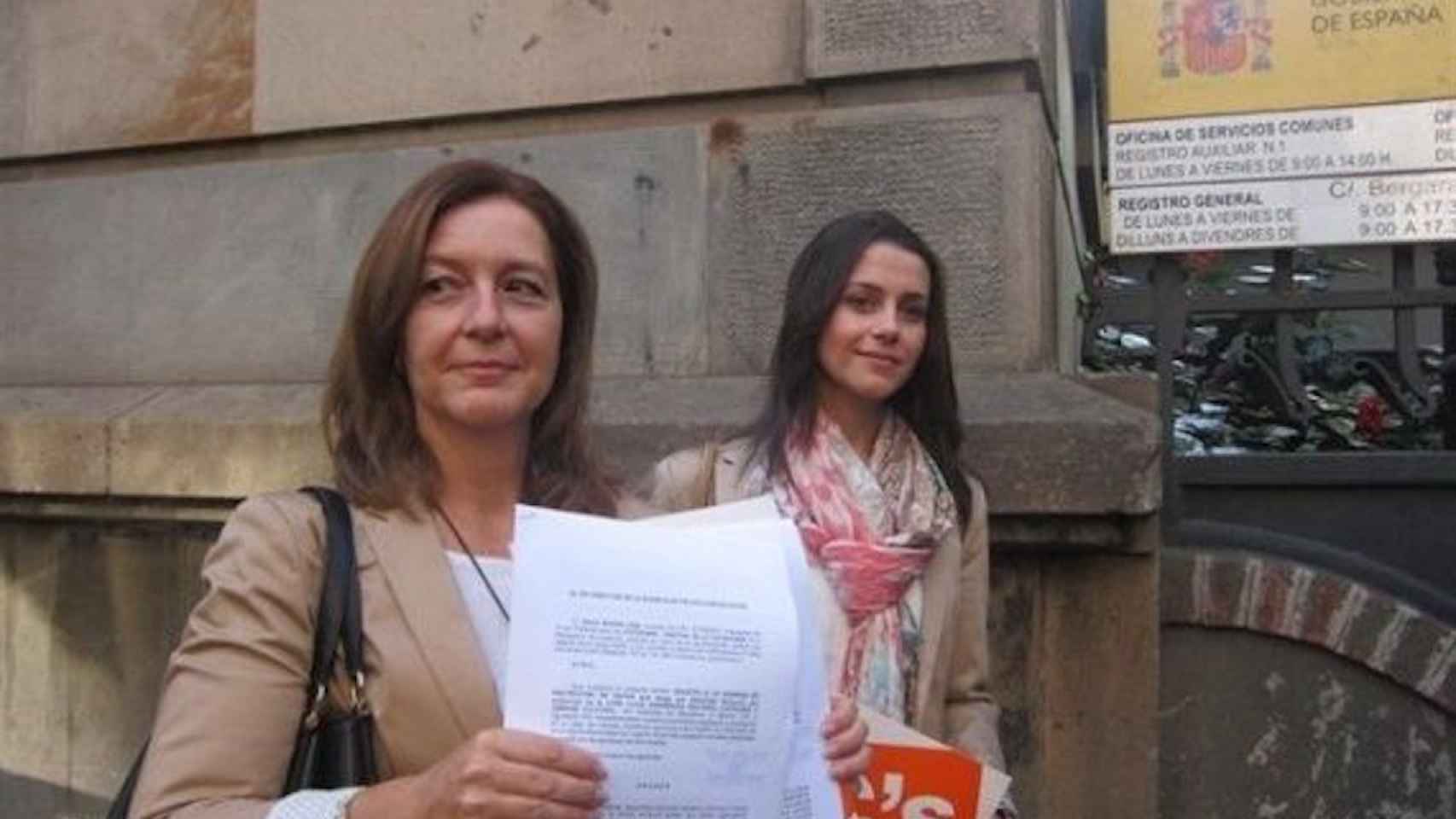 Carina Mejías junto con Inés Arrimadas / EUROPA PRESS