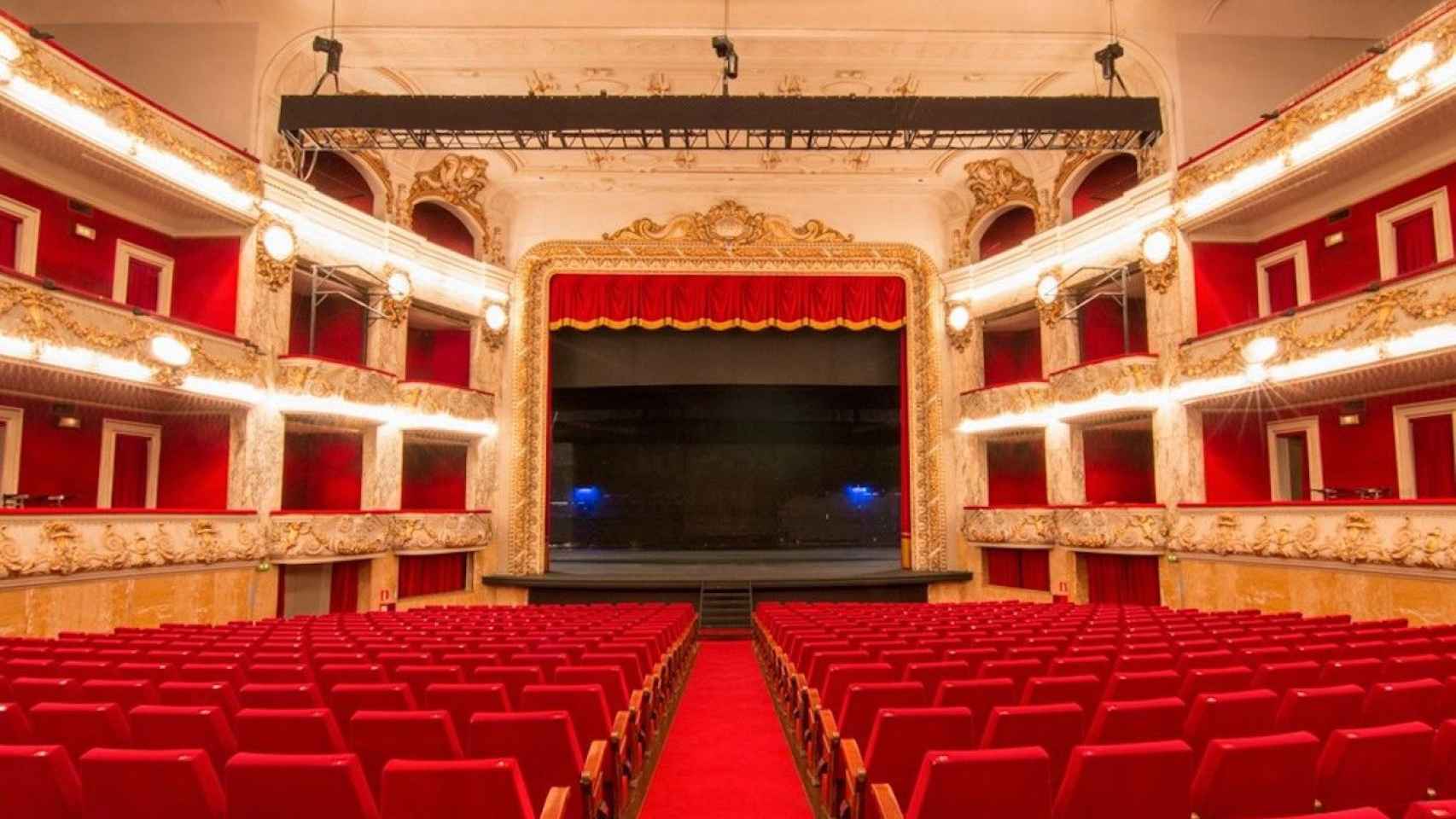 El teatro Tivoli en Barcelona, uno de los que podrían quedar exonerados de impuestos municipales si se llega a cabo la petición de Cs / GRUP BALAÑA