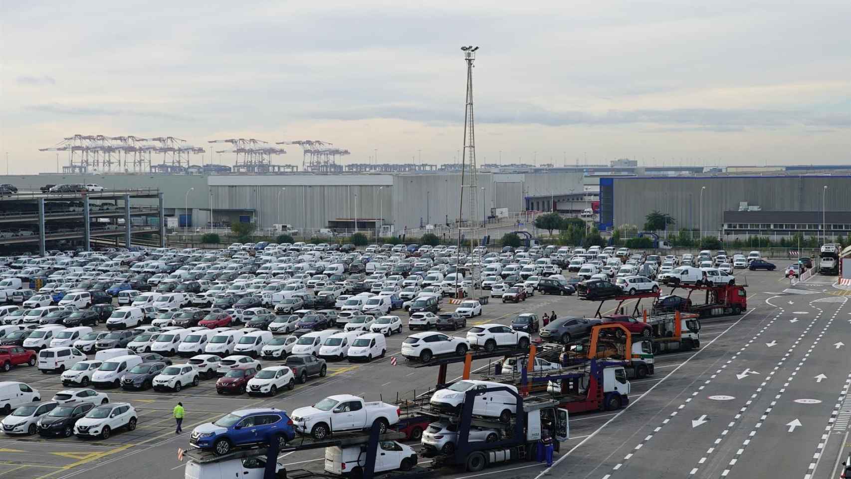 Centro de distribución de Nissan en el Puerto de Barcelona / NISSAN