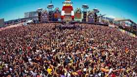 Uno de los conciertos del Reggaeton Beach Festival en Barcelona, que ha tenido que ser cancelado por el coronavirus / RBF