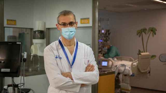El doctor Joan Balcells, jefe de la UCI pediátrica del Hospital Vall d'Hebron / EUROPA PRESS - DAVID ZORRAKINO