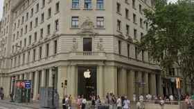 Tienda de Apple en paseo de Gràcia/plaza de Cataluña / MA