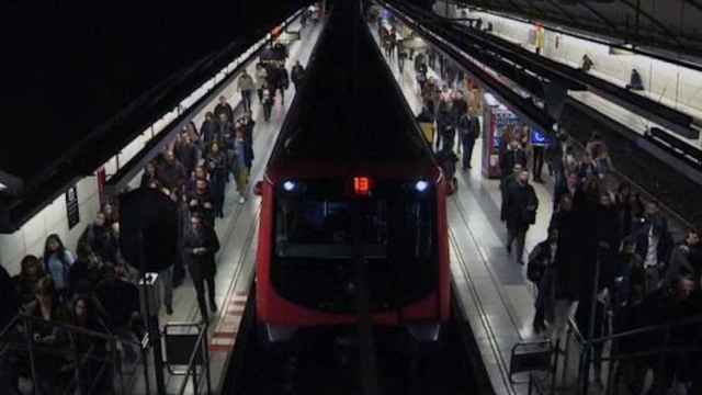 Una imagen de archivo de un convoy del metro de TMB / EFE