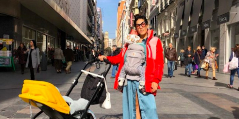 Lorena Castell, en el centro de Madrid con su hijo / INSTAGRAM LORENA CASTELL