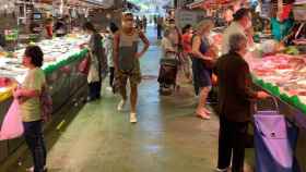 Compradores en el mercado de la Boqueria, este sábado / LA BOQUERIA