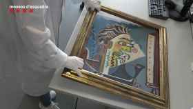 El cuadro, una falsificación de Picasso, en la comisaria de los Mossos / MOSSOS