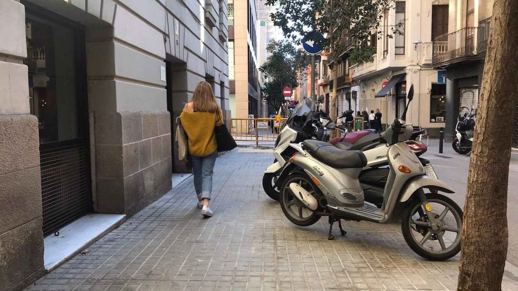 Motos aparcadas en Gràcia / EUROPA PRESS