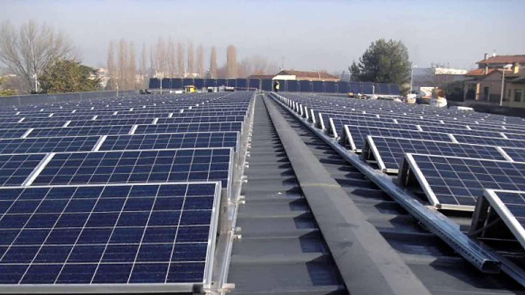 Instalación de placas fotovoltaicas / DIPUTACIÓN DE BARCELONA