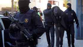 Los Mossos, con un detenido en Barcelona / EFE