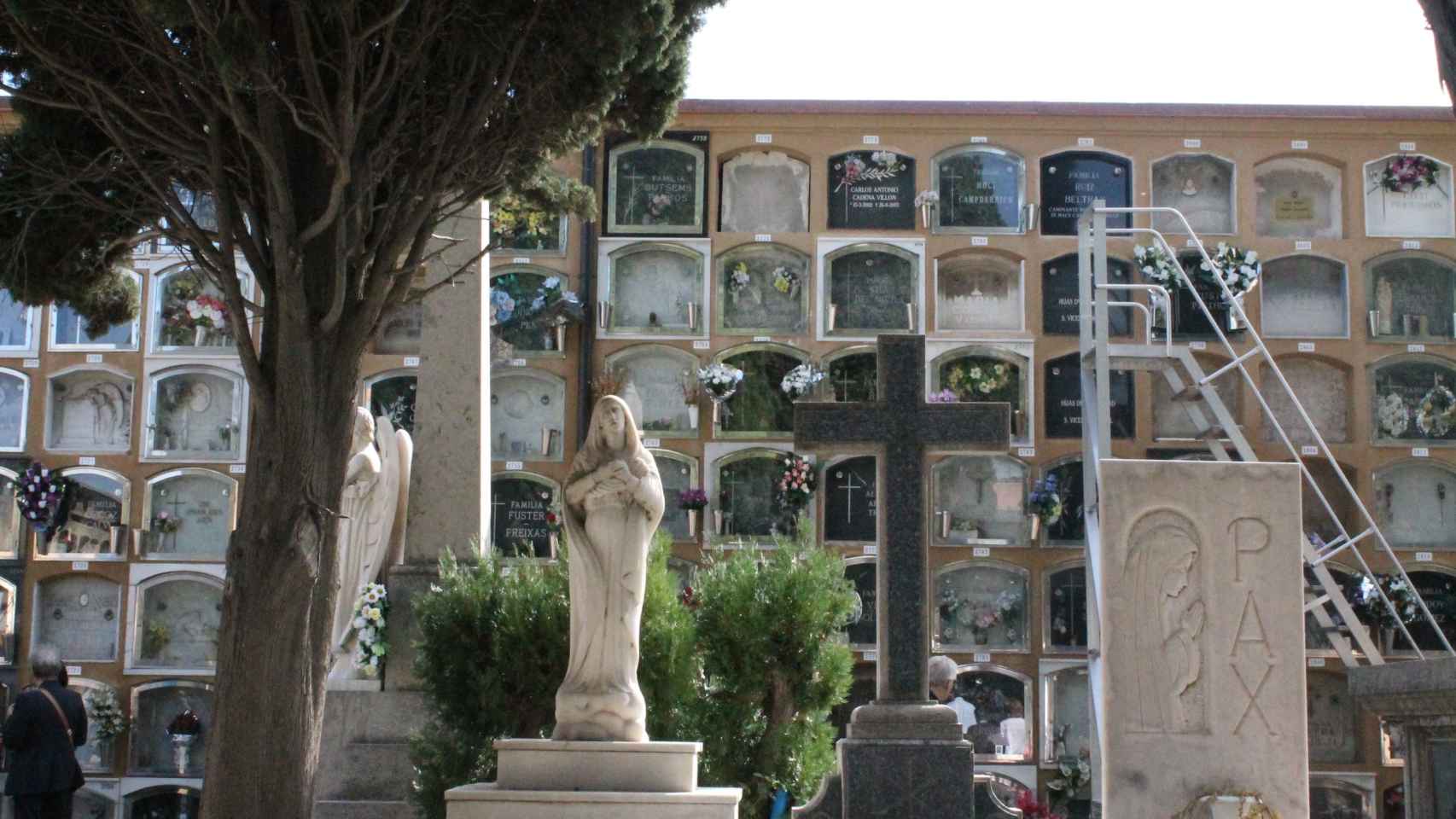 Imagen del interior del cementerio de Sants / AJ. DE BCN