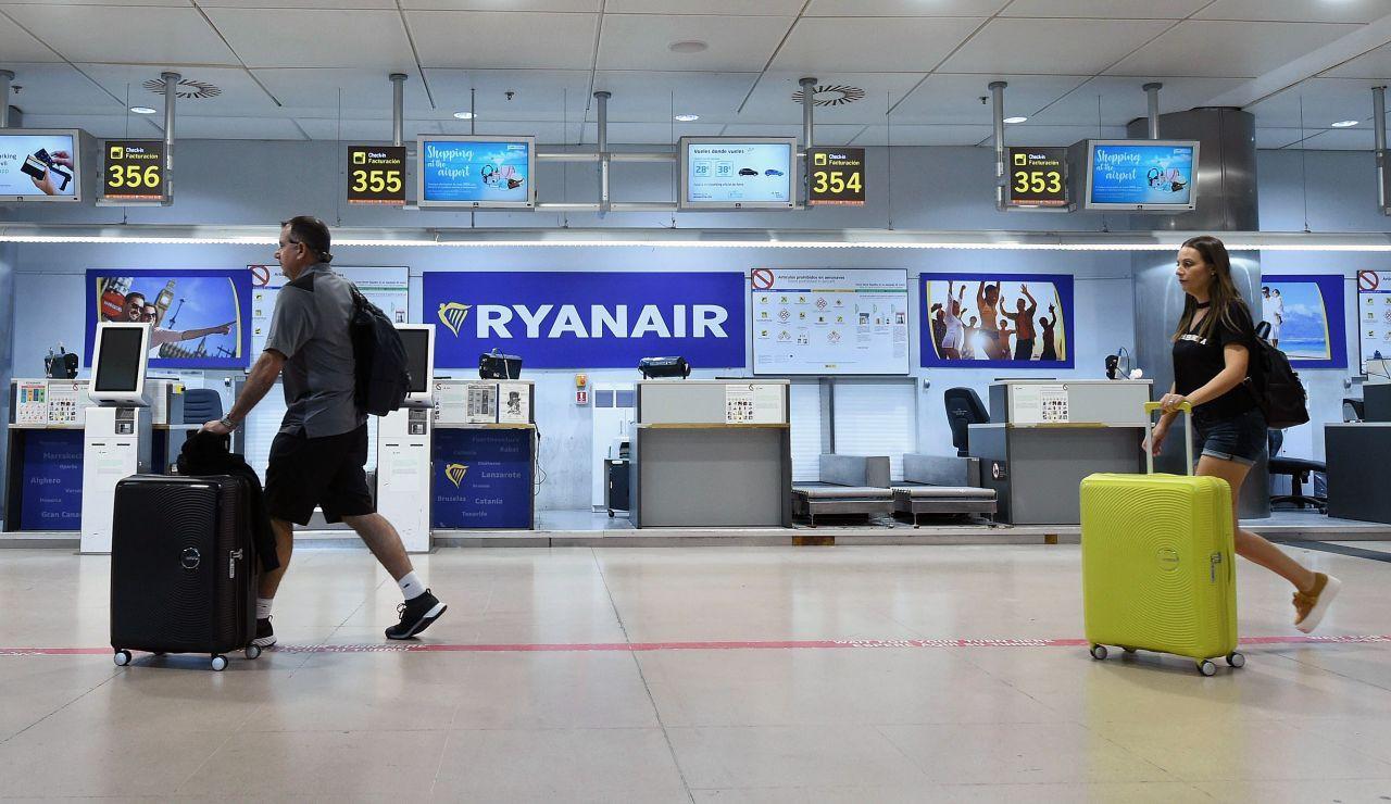 Mostrador de la compañía Ryanair en un aeropuerto español