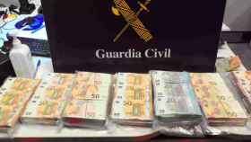 Dinero sin declarar en el Aeropuerto de El Prat, en Barcelona / GUARDIA CIVIL