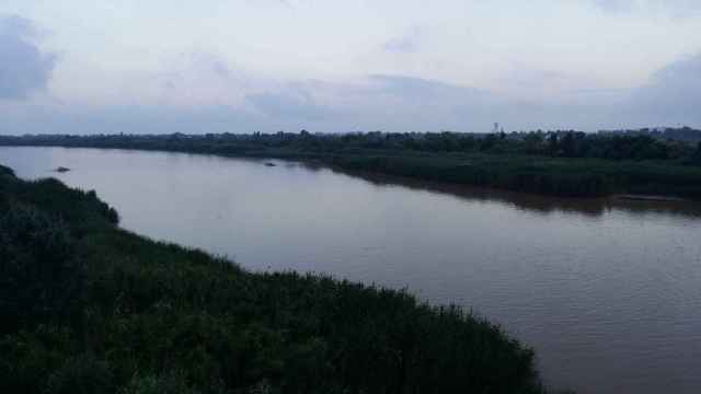 Imagen de la desembocadura del río Llobregat a la altura de El Prat de este sábado por la tarde / TWITTER JAUME RISQUETE