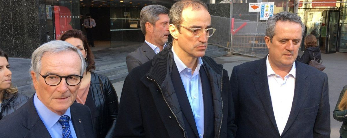 Antoni Vives (centro) entre Xavier Trias y Joaquim Forn / ARCHIVO EUROPA PRESS