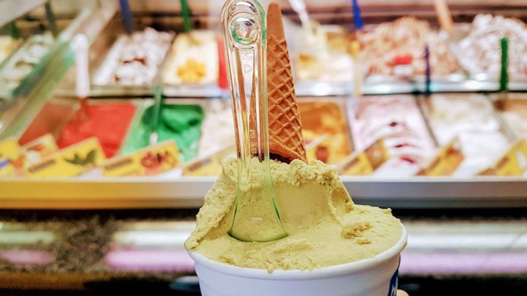 Helado de pistaccio de una de las mejores heladerías de Barcelona / UNSPLASH