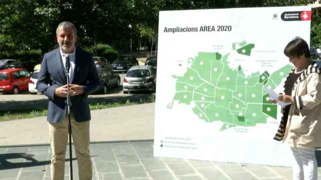 Jaume Collboni y Rosa Alarcón durante la presentación de las nuevas plazas de área verde