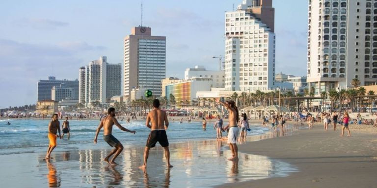 Tel Aviv vive una gran transformación y puede ser un espejo para la Barcelona del futuro.