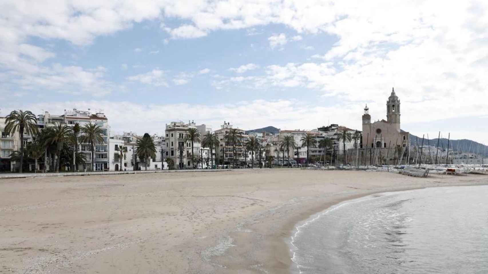Imagen de archivo de la playa de La Ribera de Sitges / EFE