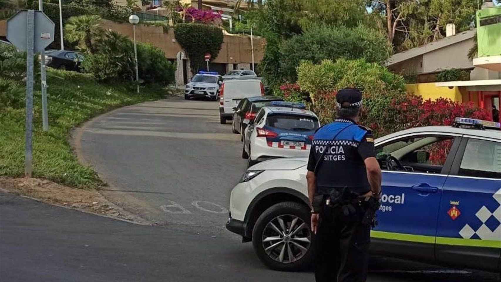 Policía Local de Sitges, en Vallpineda, durante la verbena / AYUNTAMIENTO DE SITGES