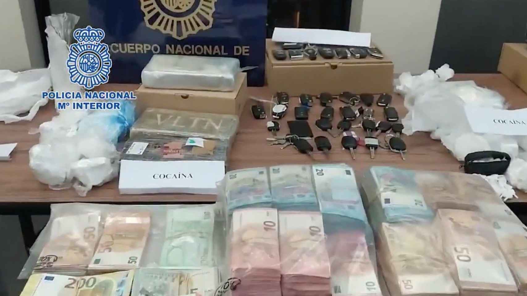 Droga, objetos y dinero intervenido a la red que distribuía droga en Barcelona / POLICÍA NACIONAL