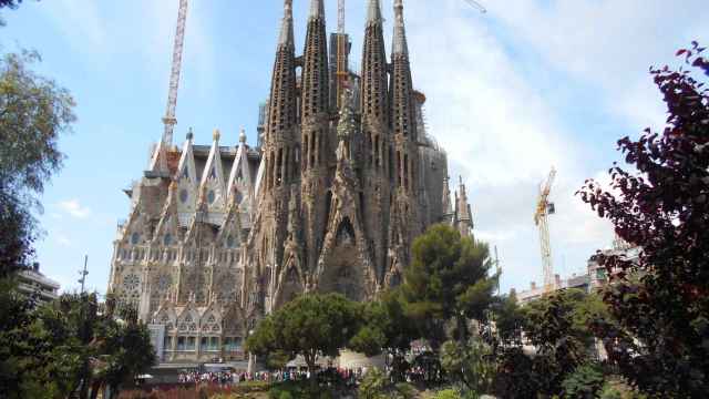 Jardines de la Sagrada Familia, zona de 'cruising' por la que los temidos charmiles salen de cacería por las noches / WIKIPEDIA