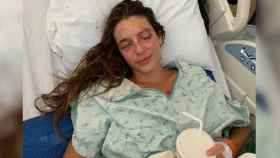 Marta, la joven barcelonesa que se quemó los ojos, en el hospital de Seattle / GOFUNDME