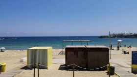 Servicio de baño asistido de la playa de la Nova Icària / EUROPA PRESS