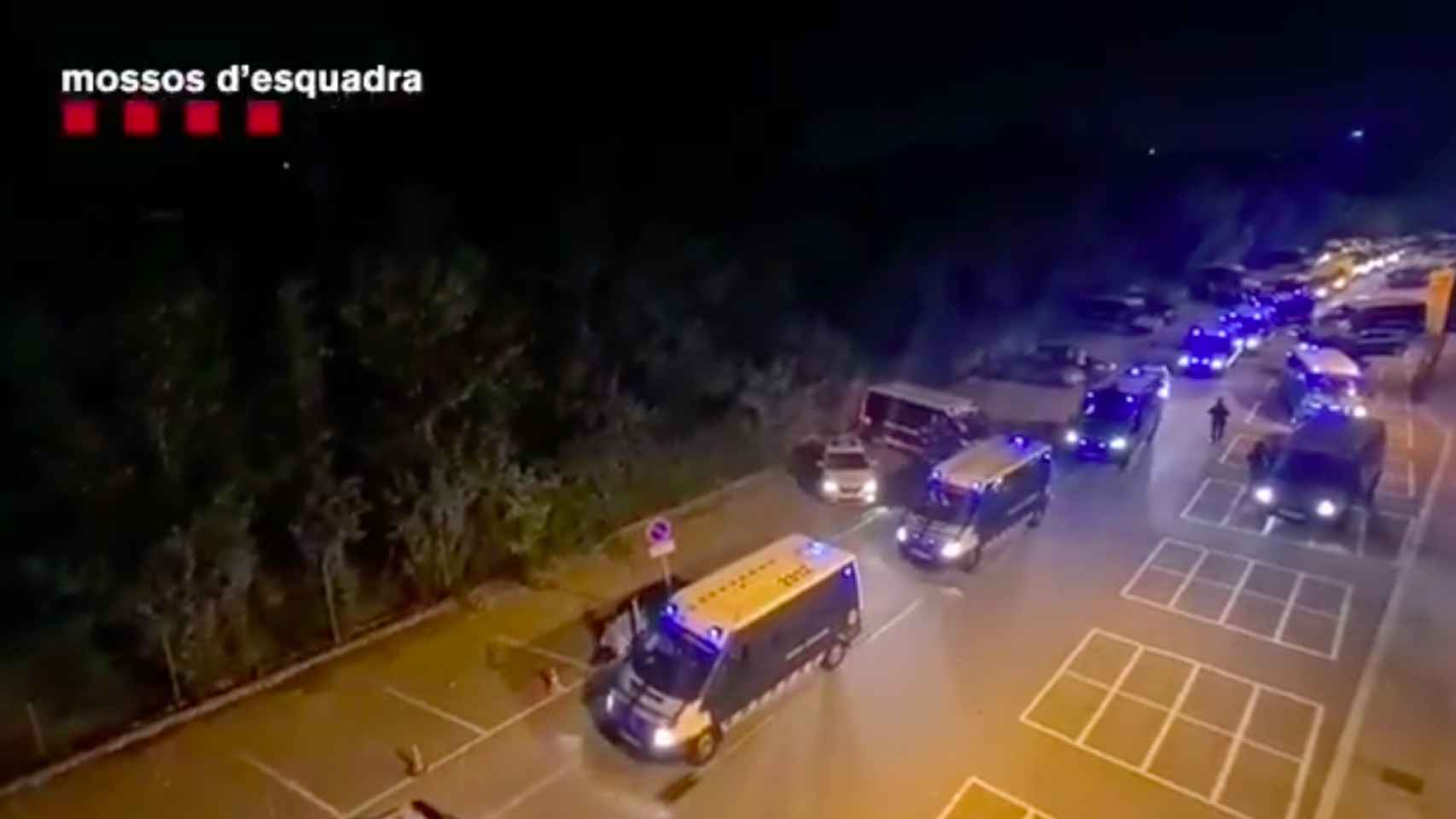 Múltiples furgones policiales de los Mossos d'Esquadra / MOSSOS