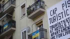 Cartel contra los pisos turísticos en Barcelona / ARCHIVO - TWITTER