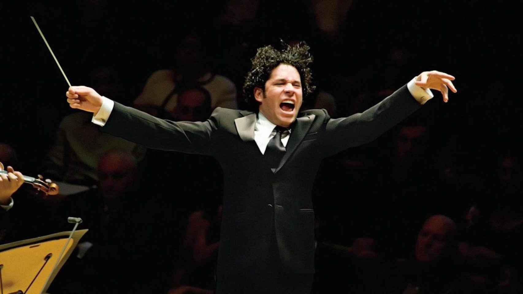 El director de orquesta Gustavo Dudamel, que dirigirá un concierto postcovid en el Palau de la Música / EFE