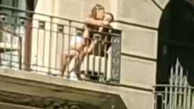 Una pareja practicando sexo en el centro de Barcelona