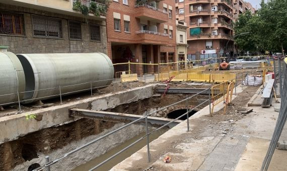 Las obras anti-inundaciones del Poble-sec, inundadas por las lluvias / V.M.
