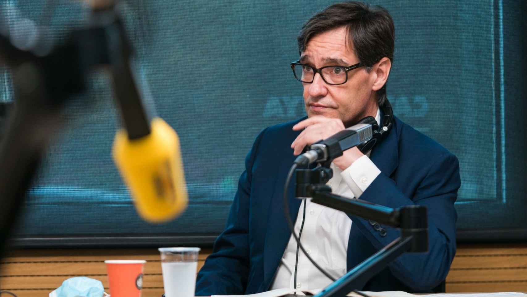 El ministro de Sanidad, Salvador Illa, este sábado en los estudios de Catalunya Ràdio / CATALUNYA RÀDIO