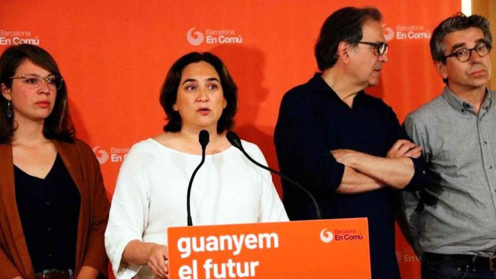 Ada Colau con el concejal Jordi Martí / EFE