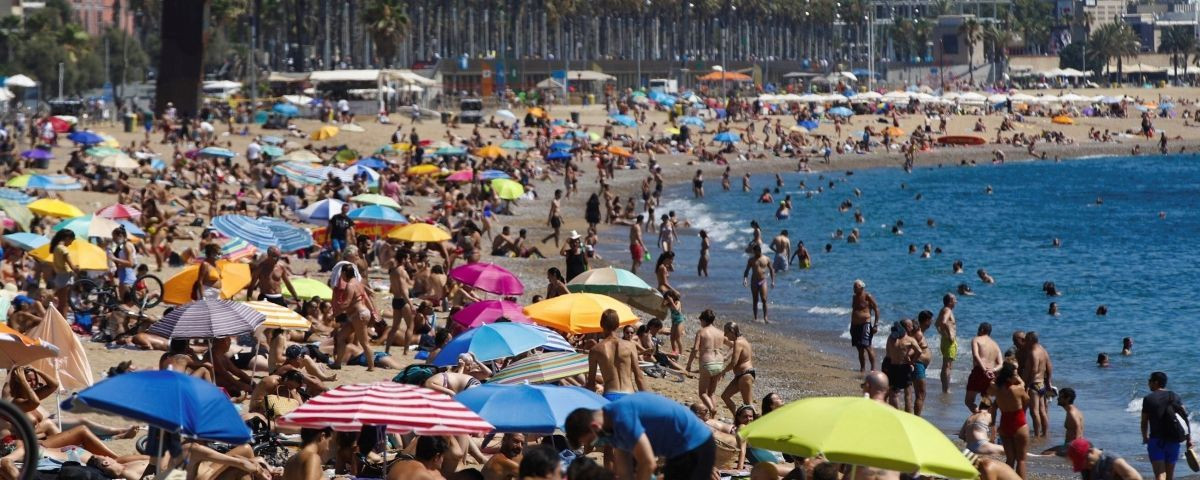 Una playa de Barcelona, este domingo / EFE - ALEJANDRO GARCÍA
