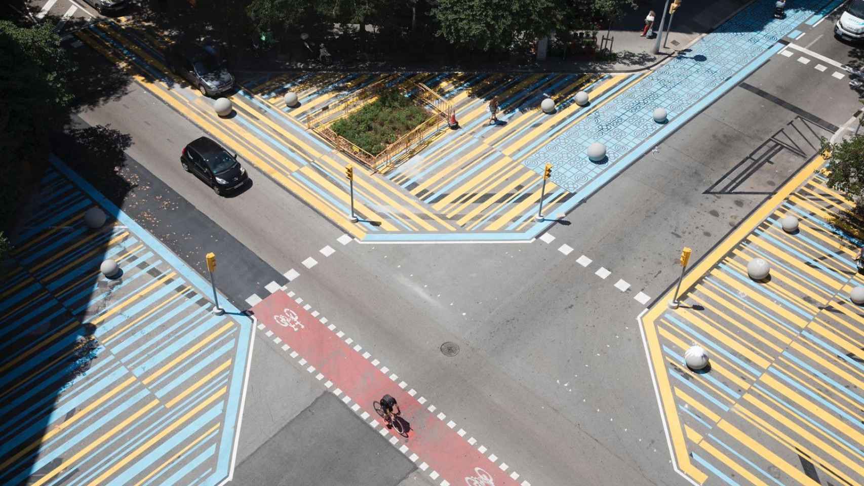 Urbanismo táctico en el cruce de las calles Consell de Cent y Rocafort