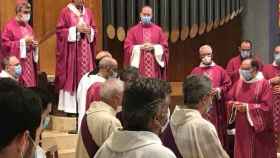 El arzobispo de Barcelona y cardenal, Juan José Omella, en la misa por las víctimas del coronavirus en la Sagrada Familia de Barcelona / IGLESIA DE BARCELONA