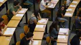 Estudiantes durante un examen de selectividad / EFE