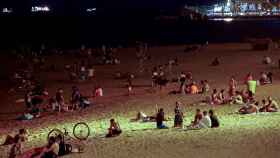 La Guardia Urbana multa a 190 personas por hacer botellón en las playas de Barcelona / EFE