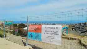 Un cartel informa sobre el cierre del Turó de la Rovira / AYUNTAMIENTO DE BARCELONA