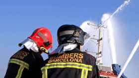 Dos miembros del cuerpo de Bomberos de Barcelona / AYUNTAMIENTO DE BARCELONA