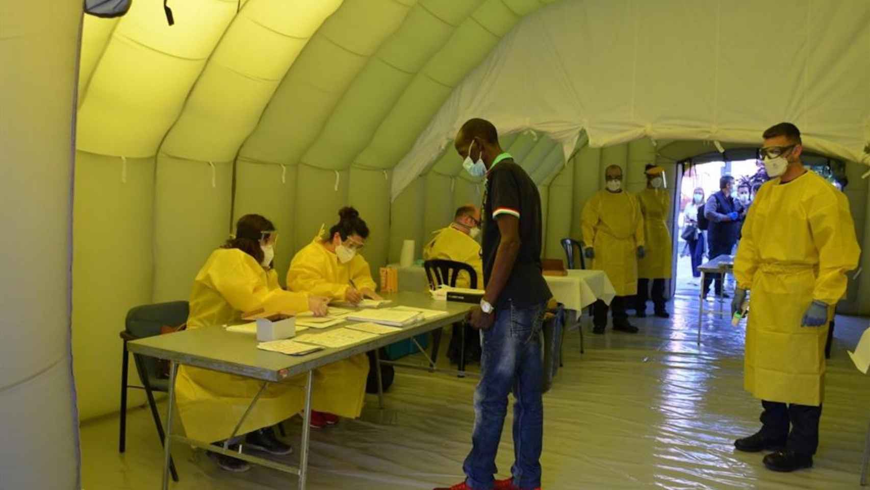 Una carpa, en Lleida, donde se hacían test para detectar contagios de coronavirus / EUROPA PRESS