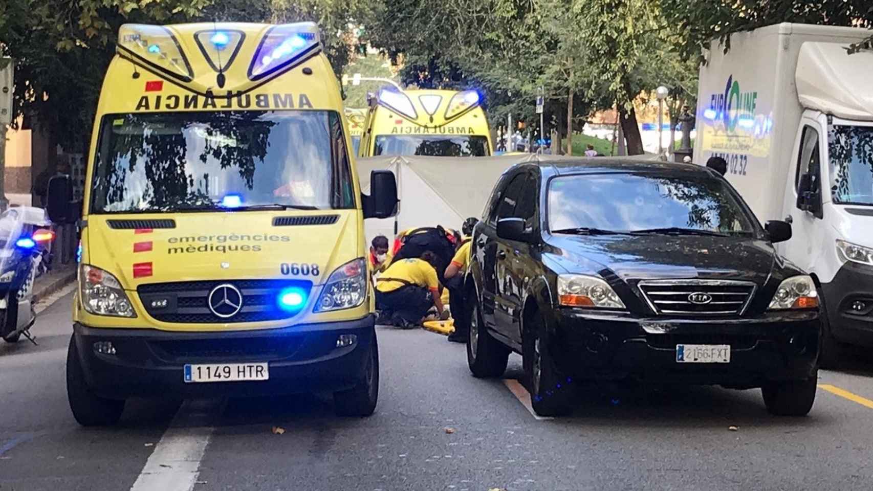 El SEM atiende a una mujer tras un accidente en el barrio del Clot de Barcelona / EP