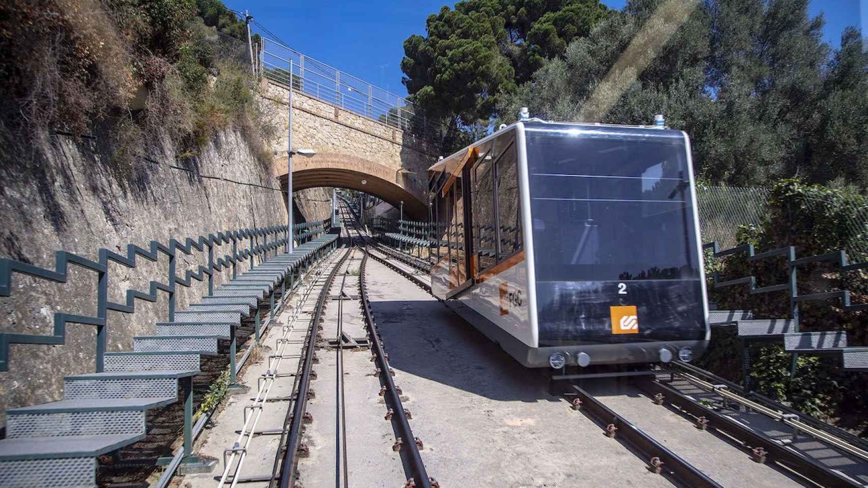 El funicular de Vallvidrera en funcionamiento / FGC
